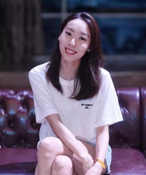 鄂靖文背景,从喜剧新星到影视界新贵，跨界发展的璀璨星途